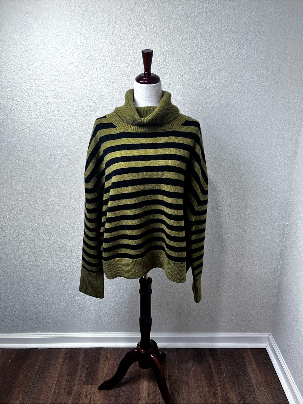 BOII Green and Black Turtleneck Sweater One Size